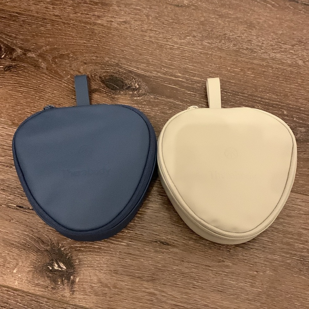 2025 United Airlines Business Class Therabody Toiletry Bags. Set of 2.
